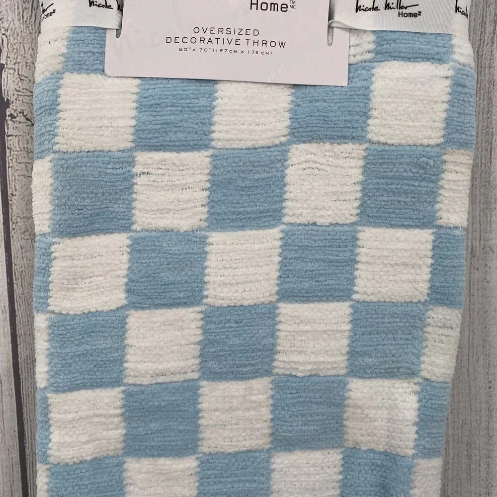 Nicole Miller Throw Blanket 50x70 Light Blue White Chenille Checkered Fringe